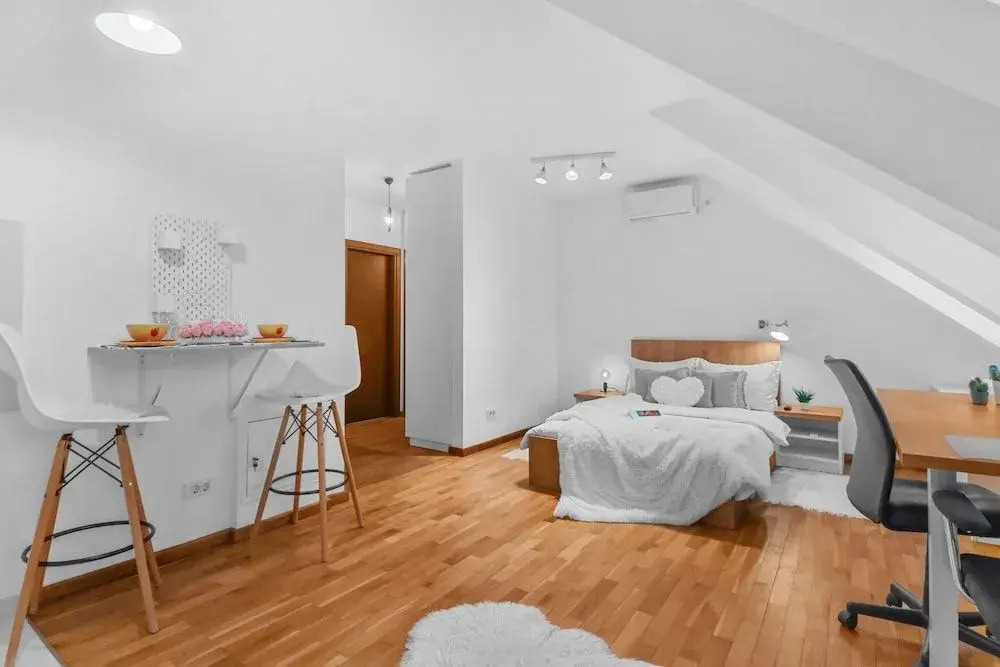 Attic Studio near Carol Park