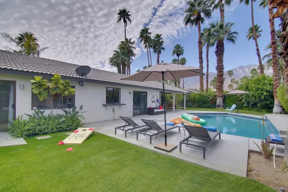 Covered Patio, Pool & Games: Home in Palm Springs