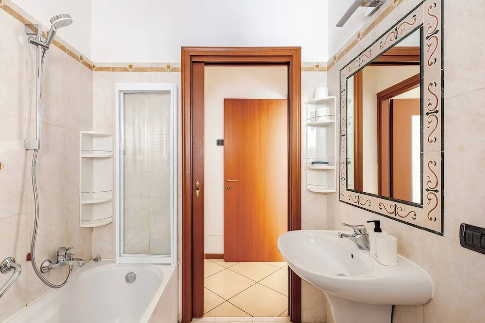 Central Apartment Caniggia 2 With Terrace in Como