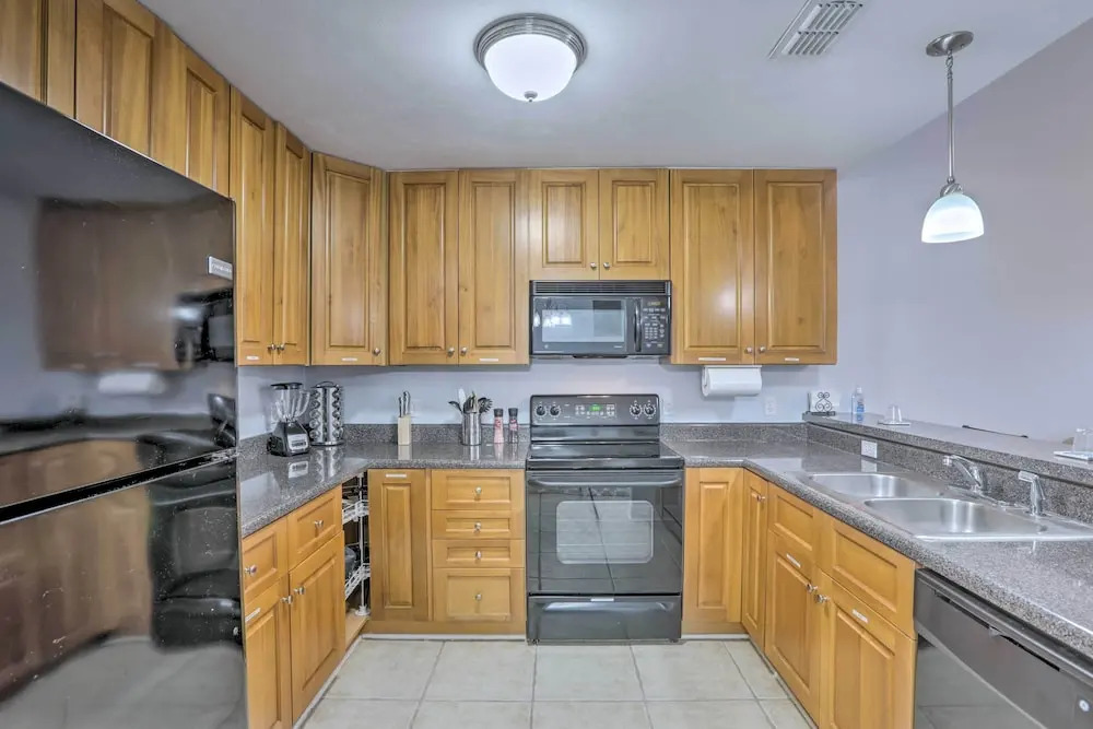 Tidy Tallahassee Townhome ~ 7 Mi to Downtown!