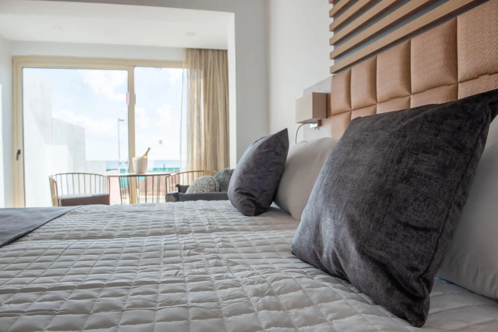 Piere - Anne Beach Hotel
