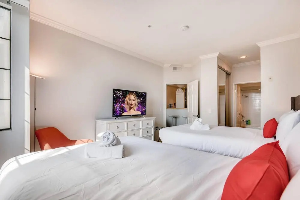 Beverly Hills/Weho Amazing Penthouse 2BR Across From Cedars Sinai (BW-4)