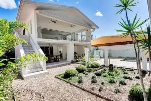 Luxury Executive Residence On Beachfront