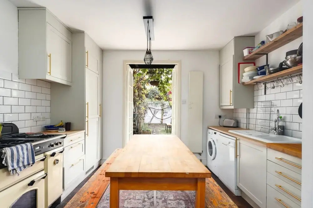 Gorgeous and Vibrant 3 Bedroom Apartment in London