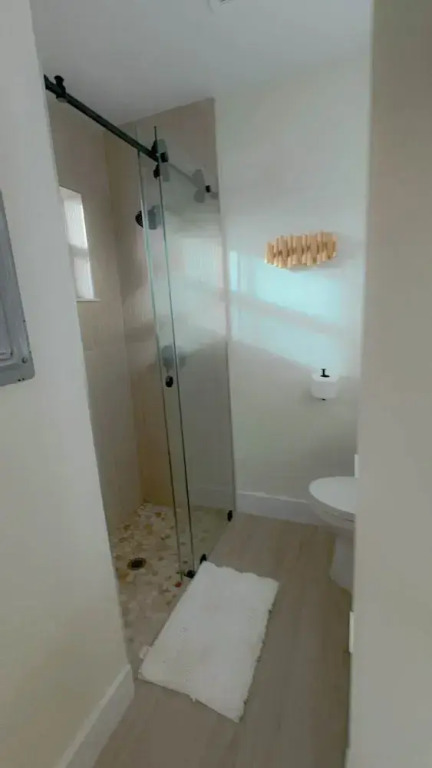 13 Queen Size Bedroom Near the Beach Pet Friendly