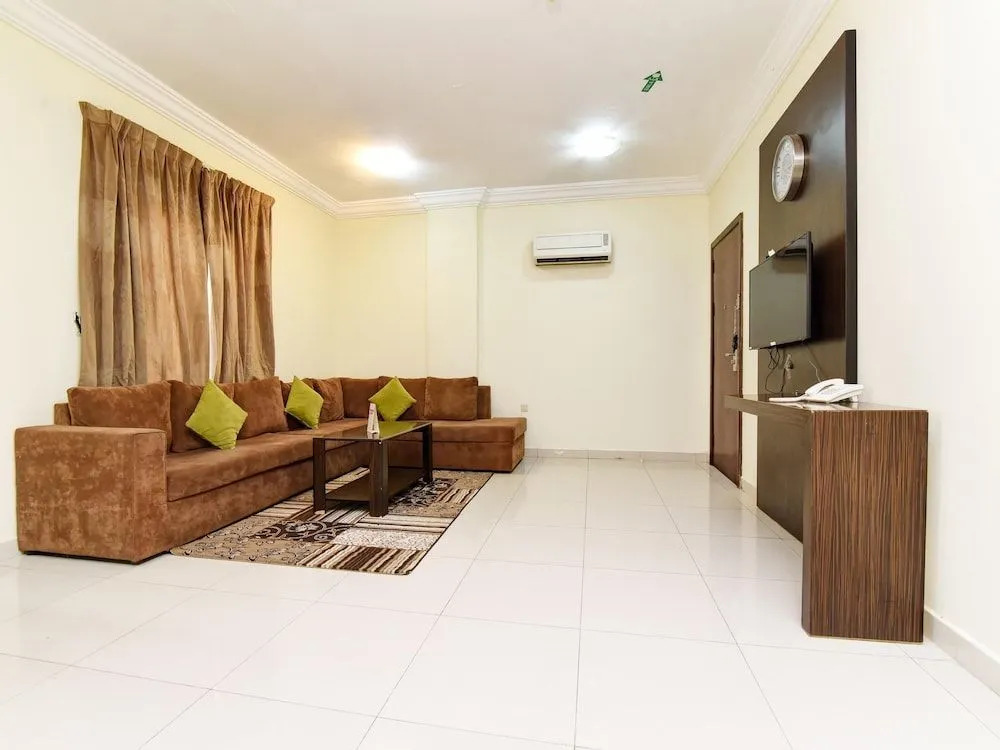 OYO 426 Royal Al Khaleej Furnished Apt