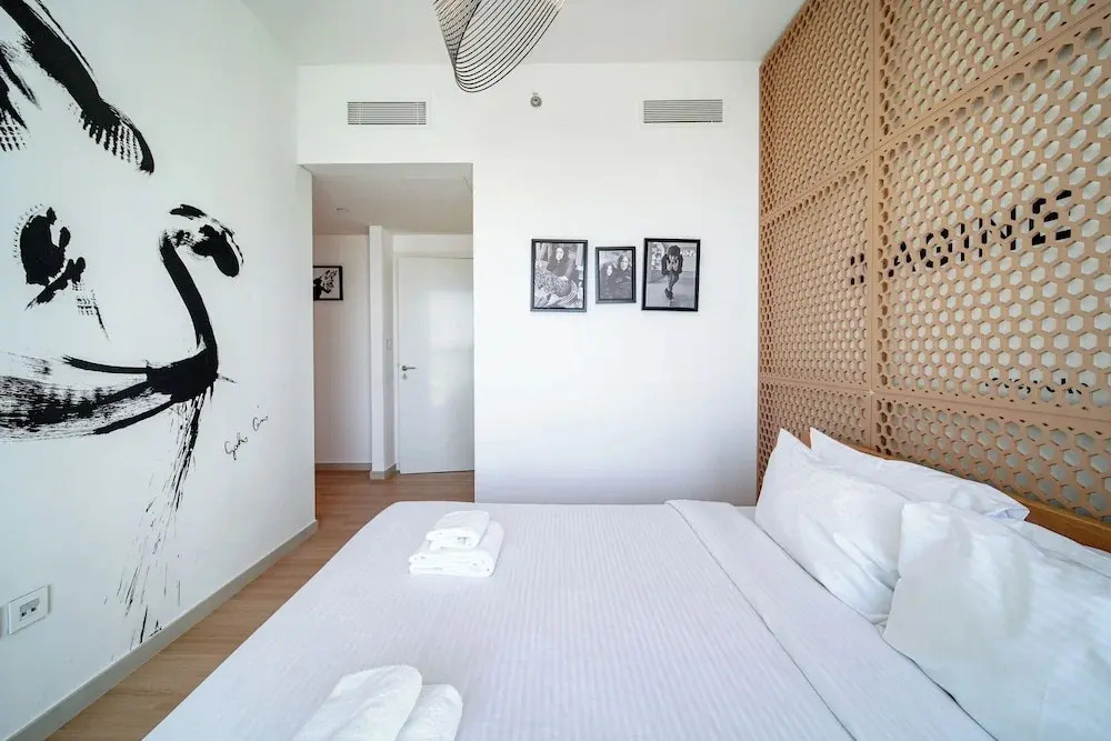 PVH - 2BR Artistic Retreat in Downtown Views 2