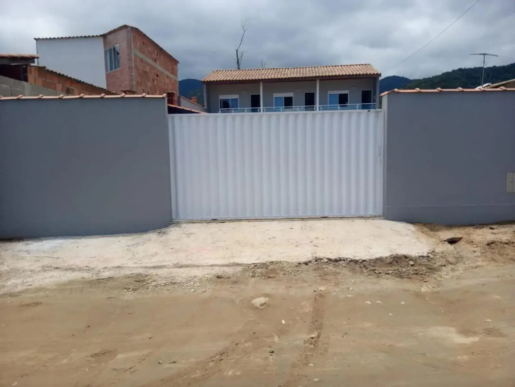 Casa de 4 suites com piscina, próxima a praias e do centro de Ubatuba