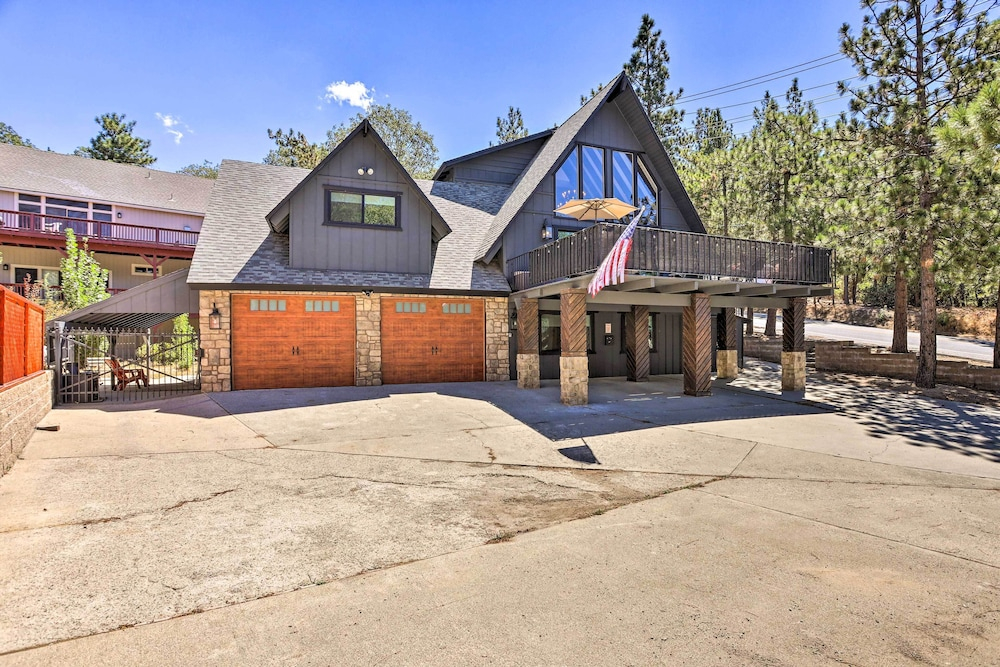 Luxe Timberland Villa w/ Lake Arrowhead Access