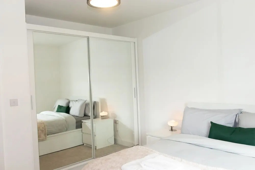 Livestay - 1bed Apt Private Building Free Parking