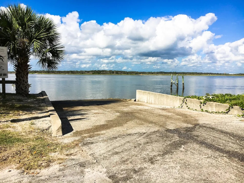 516 Boating Club Home 4 Bedrooms 2 Bathrooms Home