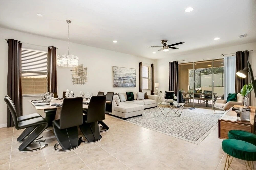 Saltwater Pool Private Pool Luxury Home! 6 Bedroom Home by RedAwning