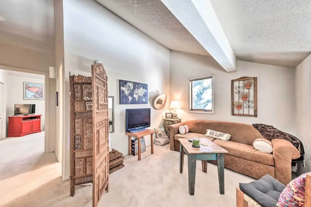 Bright Cloudcroft Condo w/ Game Room + Deck!