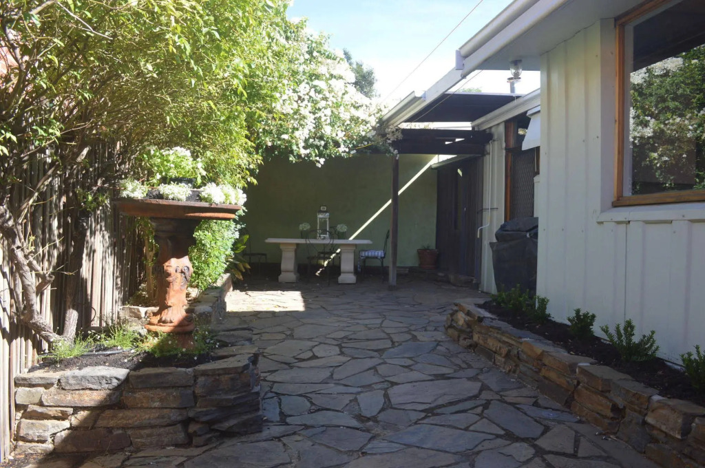 Westbury Cottage B & B