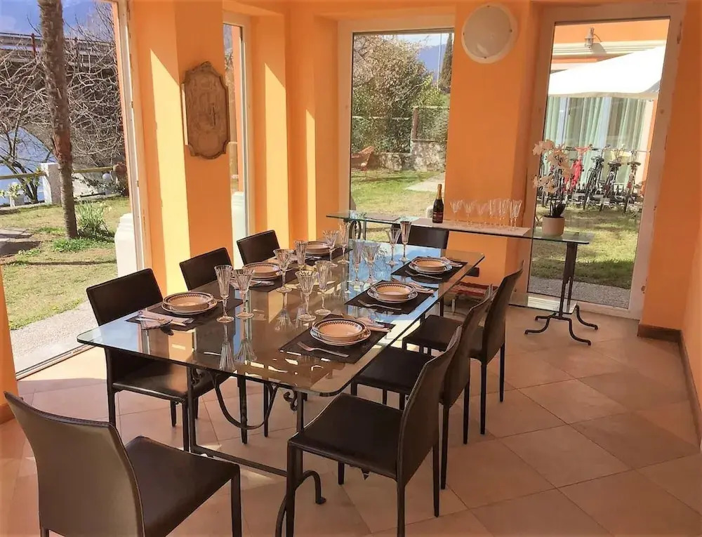 Gelsomino 1 apartment with lake view and beach