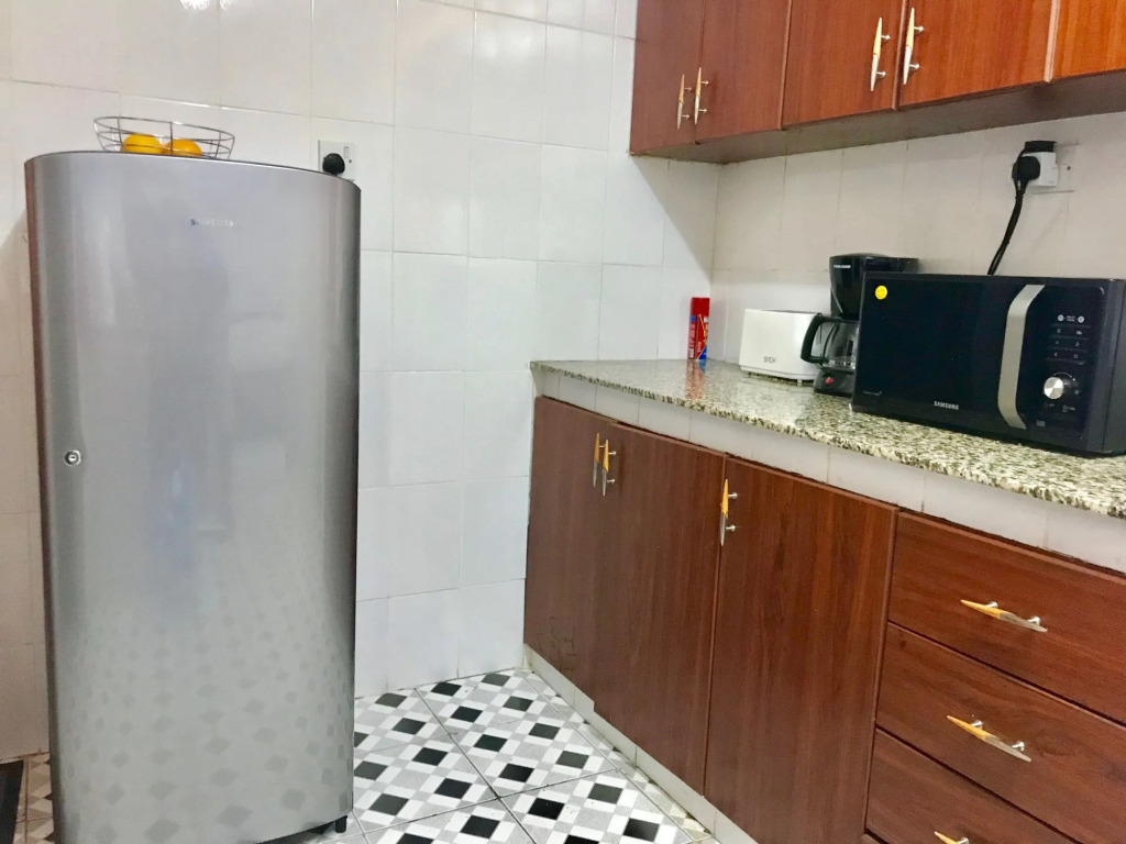 Milimani Executive Suites Pool, GYM, Secure Parking Near Golf Club