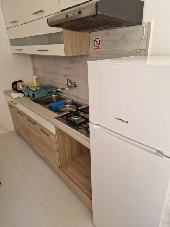 Four Bedroom apt w Patio Close to Beach and Center