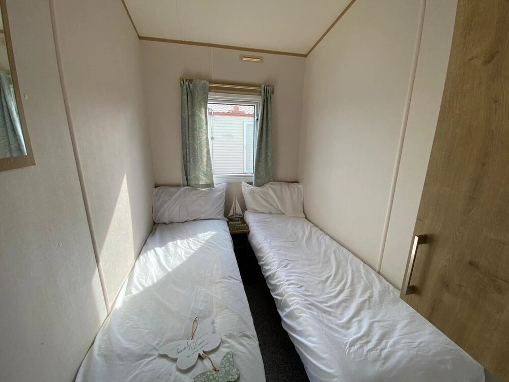 A Stunning Spacious Holiday Caravan at Seawick