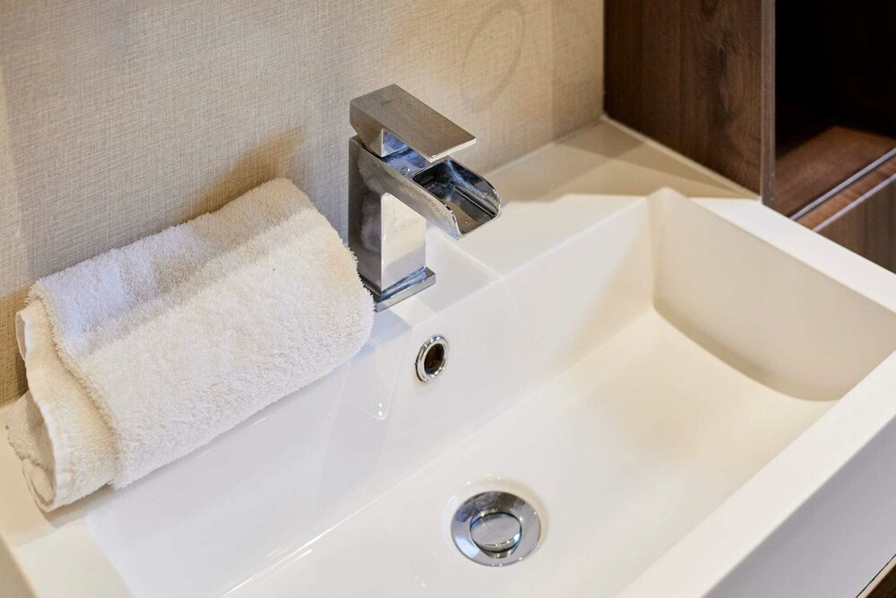 Host Stay Sutton Lodge