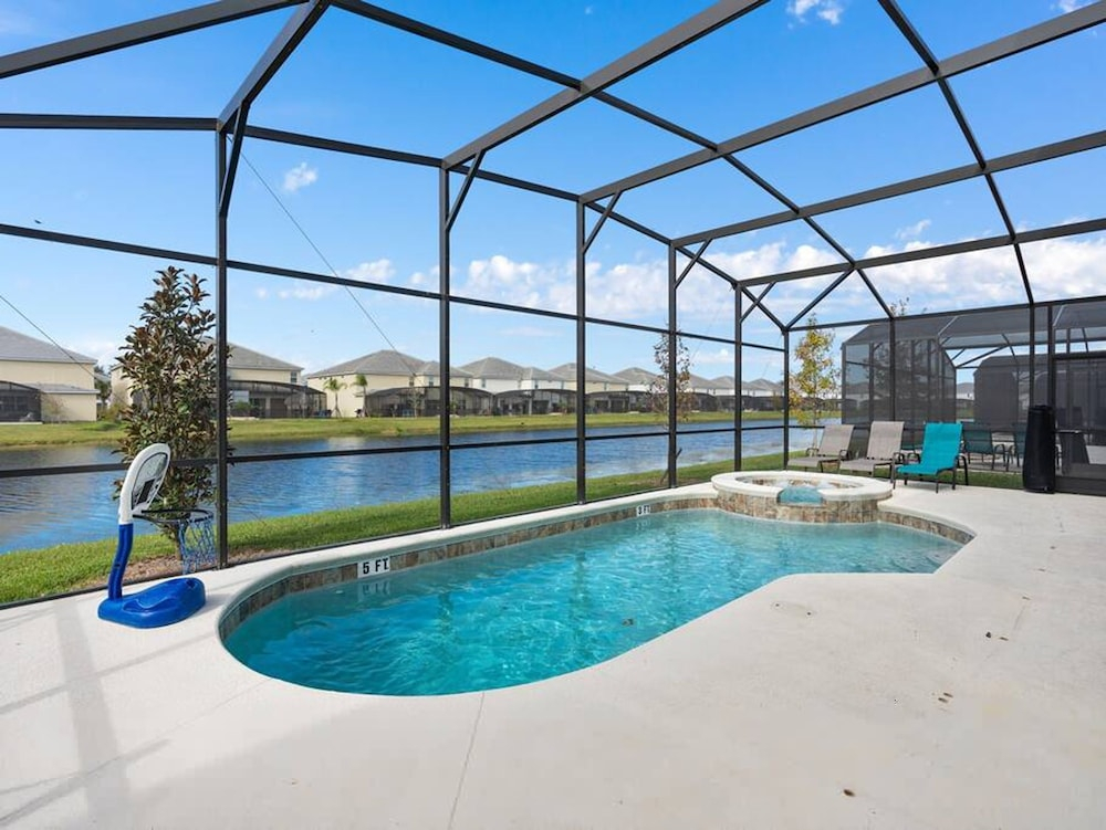 Aurora Grande Spacious 12br 12ba Villa w Pool