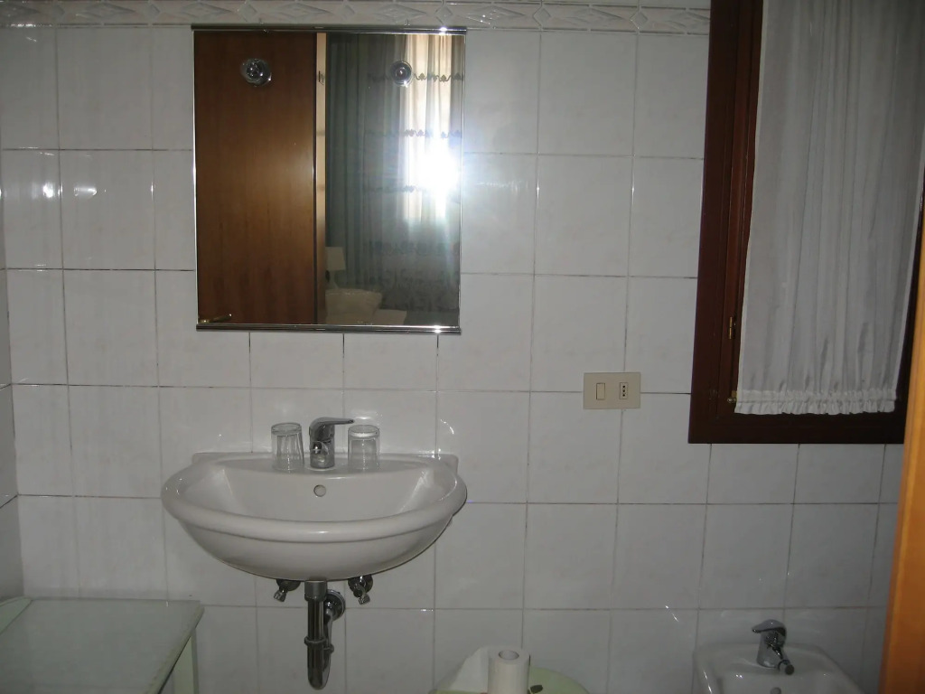Отель Adua