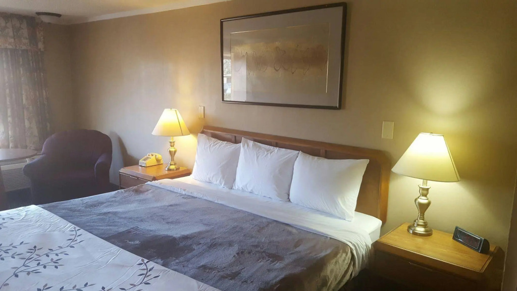 Airport Inn and Parking/Dayton International Airport