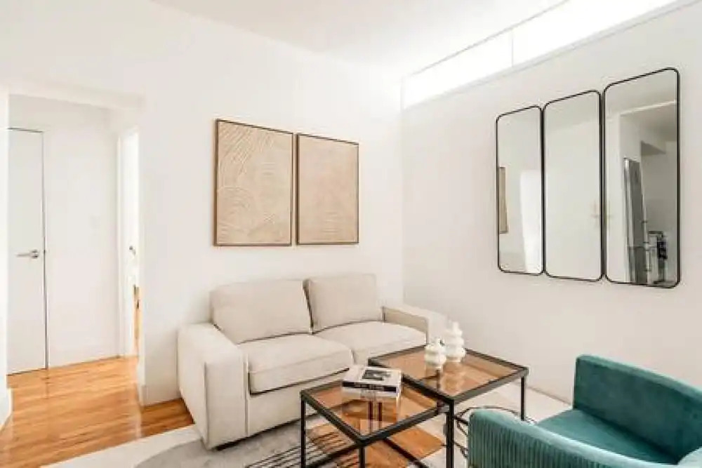 444-2e Modern 2BR Hell s Kitchen