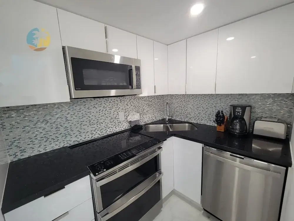 Alexander 1115 3 Bedroom Apts