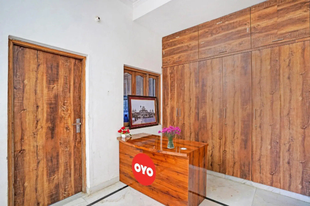 OYO Flagship 70101 The Royal Bharti Hotel