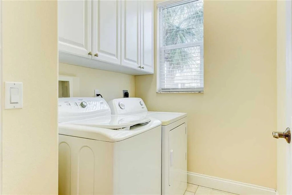 A Wave From It All, 3 Bedrooms, Sleeps 8, Cinnamon Beach, Pet Friendly, WiFi