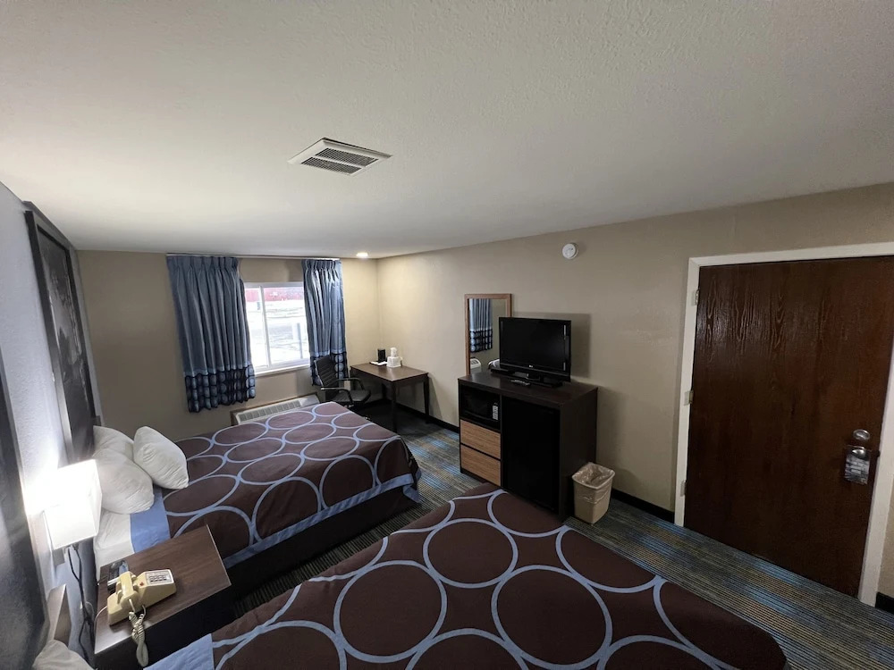 Super 8 by Wyndham Escanaba