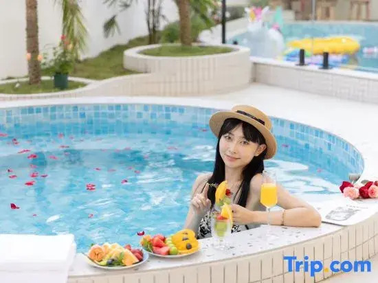 Sunjoy Resort