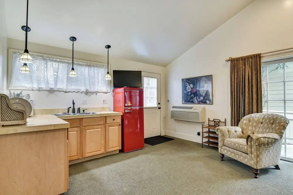 Cozy Portland Studio w/ Electric Fireplace