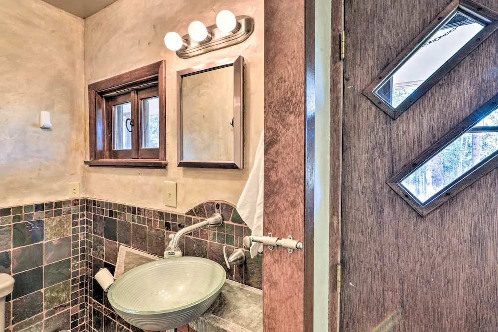 Charming Leadville Retreat w/ Private Hot Tub