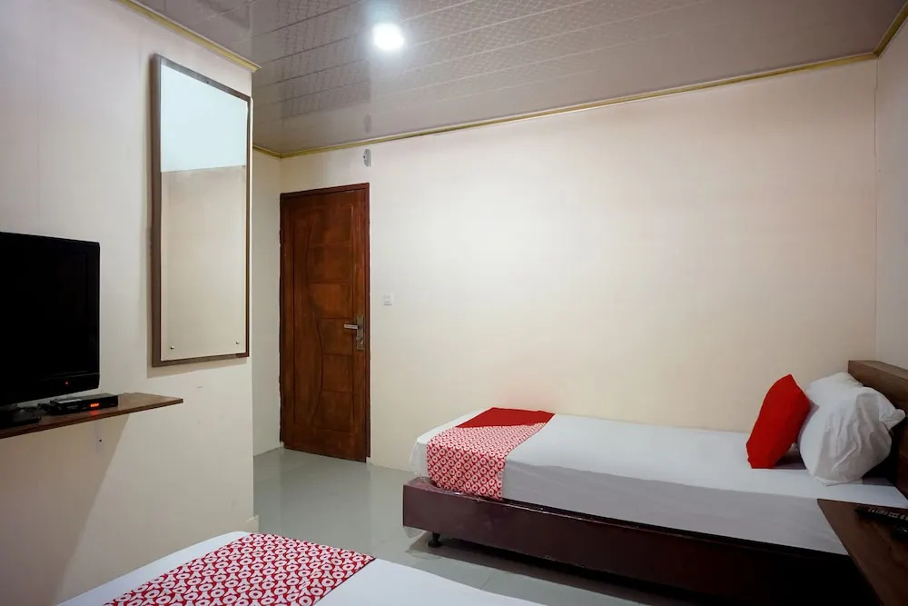 RedDoorz Syariah at D Niel Homestay Mandala Medan