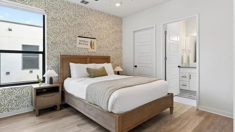 Oak Haus by Avantstay Perfect for Groups Modern Design + Outdoor Patio Near Soco + Lady Bird + Zilker