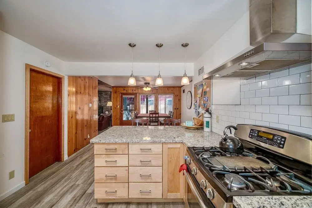 Al Tahoe Cabin-vintage Meets Modern 920sf 3 Bedroom Home