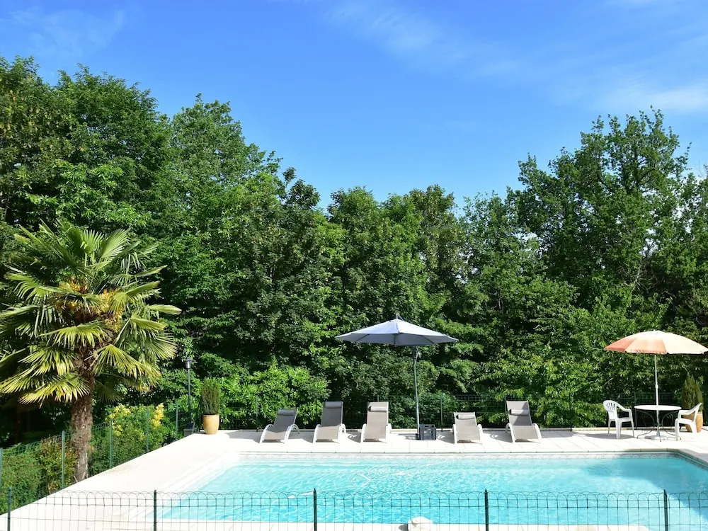 Cozy Holiday Home in Villefranche-du-périgord With Pool