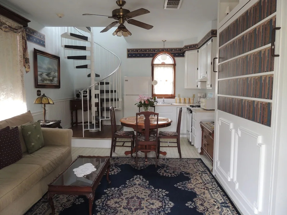 John Wesley Inn & Carriage House