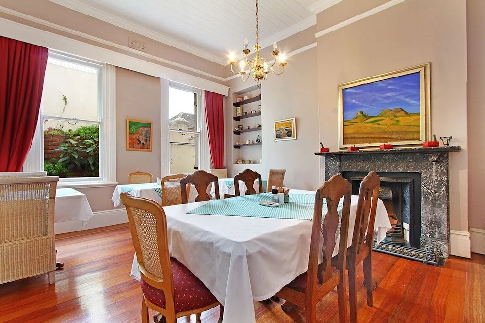 Hillcrest Manor Guesthouse