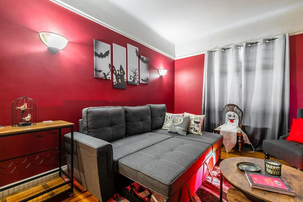 Cozy Houses in Downtown Toronto by GLOBALSTAY