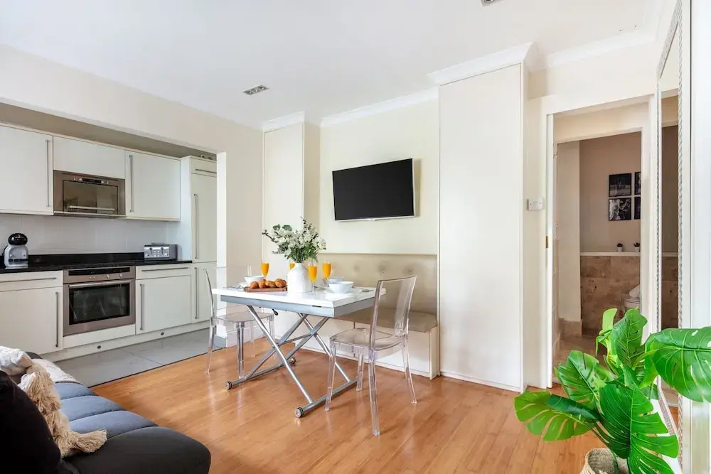 Classic 1BR - Notting Hill Gem