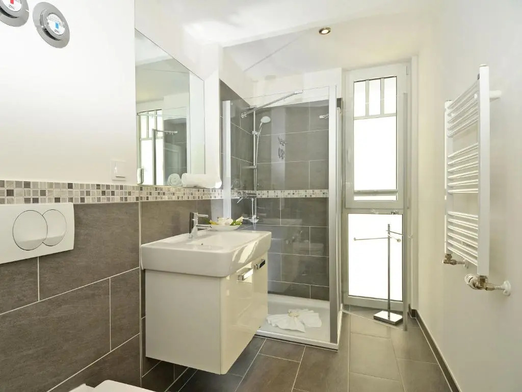 Villa Lena mit Fahrstuhl und Bäcker im Haus, direkt an der Flaniermeile