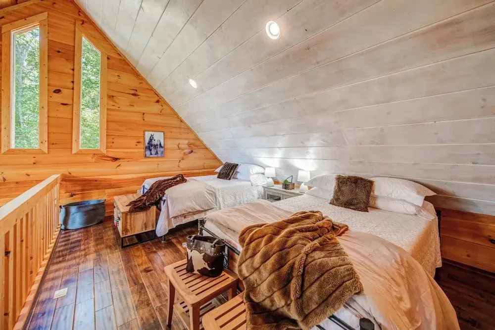 Gorgeous & Secluded 3 BDR Cabin in Mineral Bluff!