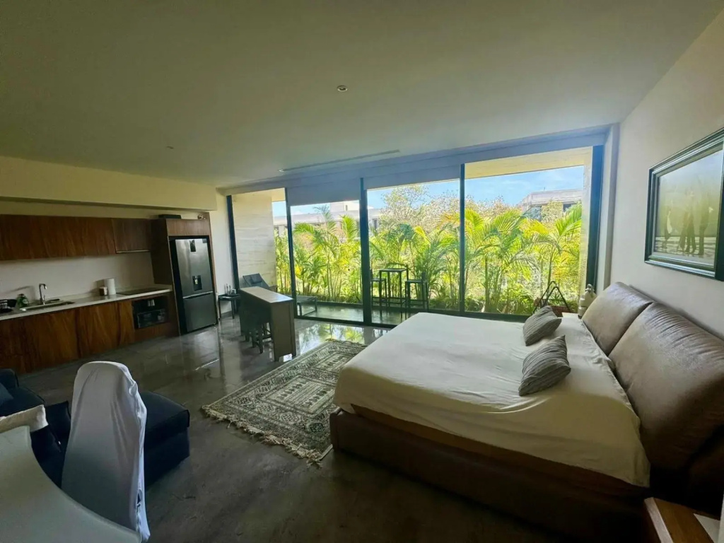 Penthouse LOFT with GYM, Beach Club & Wifi without separate bedrooms, just 1 King Size Bed and 1 Sofa Bed