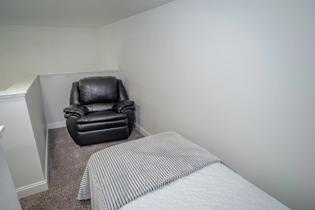Guest House with Loft near Downtown