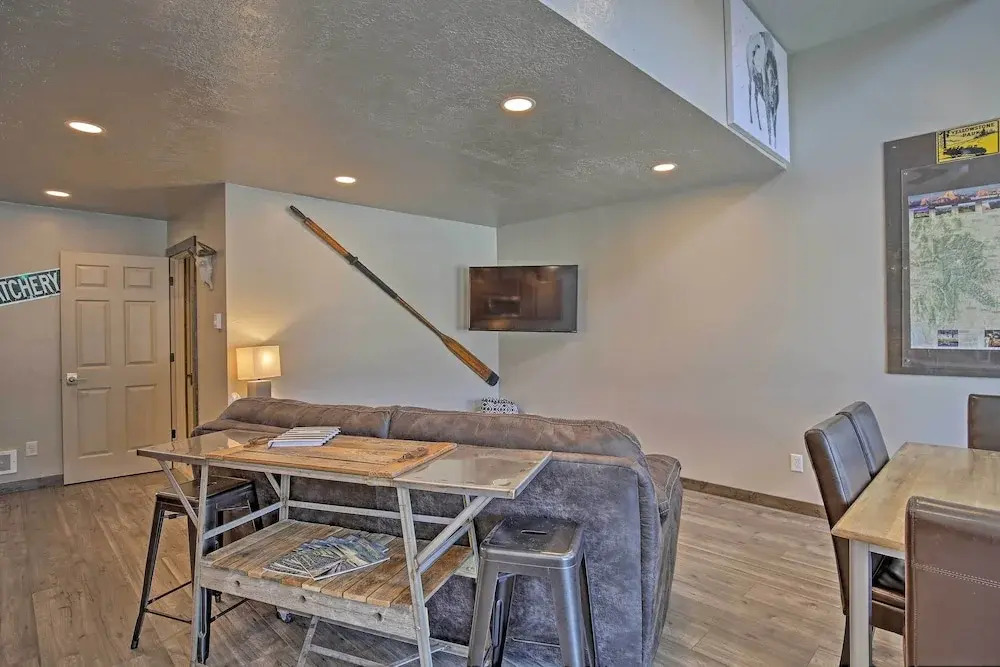 Charming Home - 1 Mi to Yellowstone National Park!
