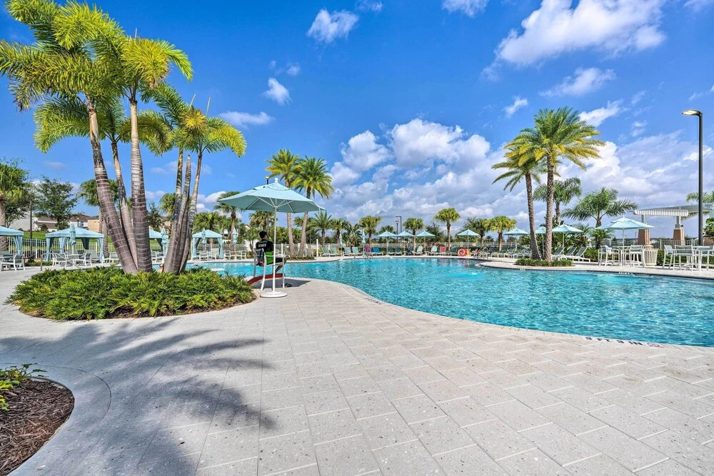 7 Mi to Disney: Townhome w/ Lanai & Pool!