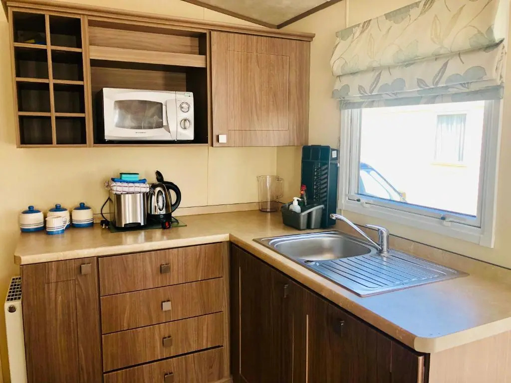 Family Seaside Retreat Private Stay at 5-Star Rockley Holiday Park Poole