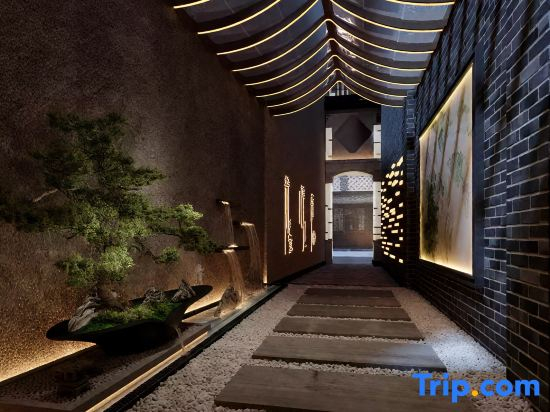 The Moonlit Temple Hotel (Wenzhou Longwan International Airport Branch)
